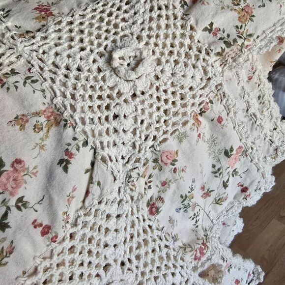 Vintage Crochet Bedspread Hand Made Floral Print 83" x 88" Cottage core - Picture 3 of 7